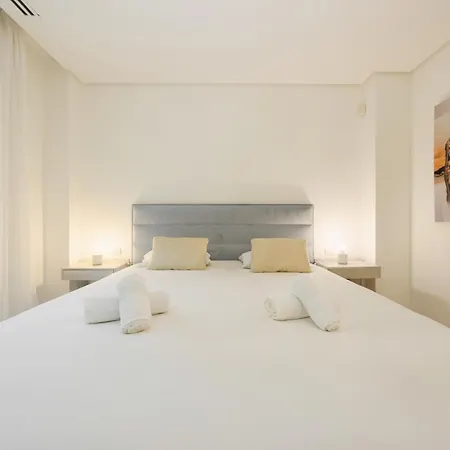 Penthouse With Sea Views In Nueva Andalucia *